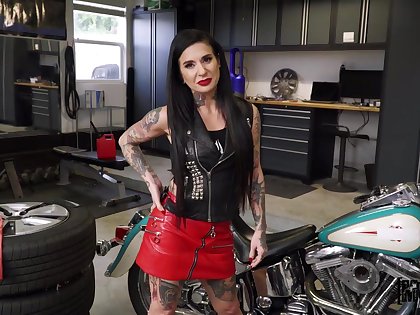 All tattooed whorish biker Joanna Investor deserves abusive doggy detach from Van Wylde